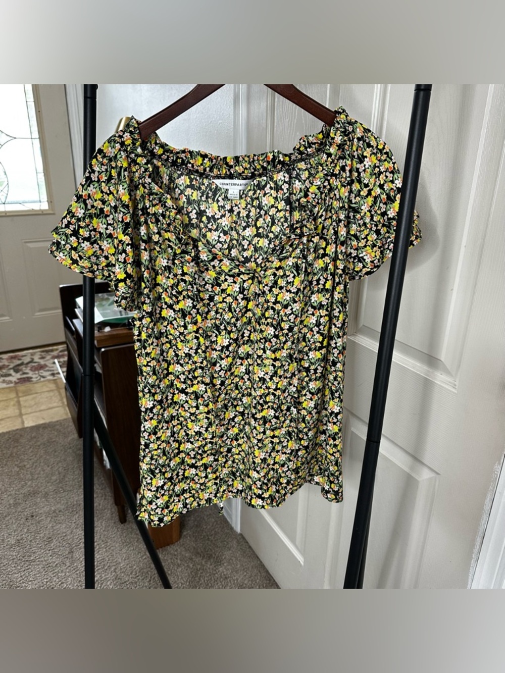 Counterparts Black Floral Puff-Sleeve Blouse with Yellow & White Flowers 🛞